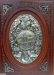 تصویر  شاهنامه فردوسي 1227 (گلاسه معطر طرح چرم وزيري با جعبه مسي راه بيكران)